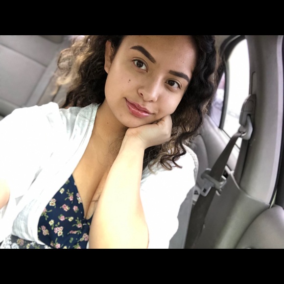 Meet your Posher, Lilia - Picture 1 of 1